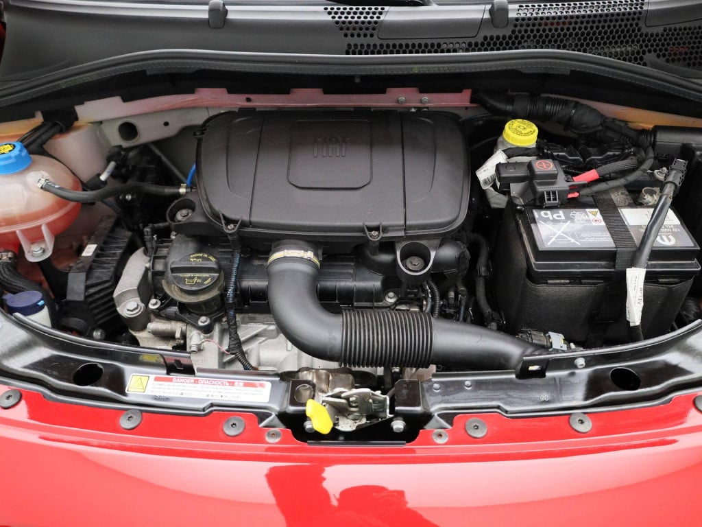 Fiat 500 C 1.0 hybrid club | cabrio | parkeer sensoren | dab | airco | crui