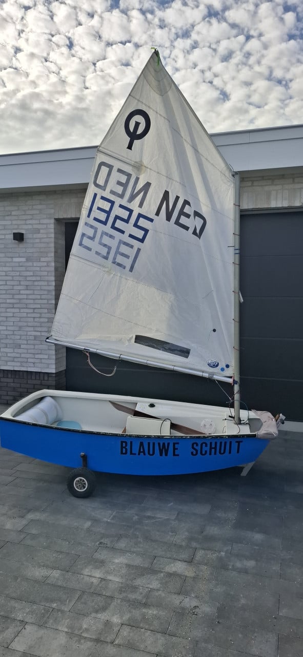 Wedstrijd Optimist zeilbootje Vaarklaar met Trailer