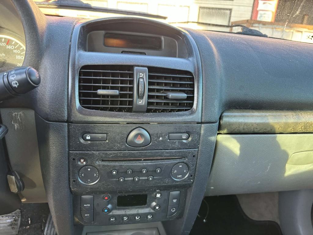 Renault Clio 1.6-16v initiale