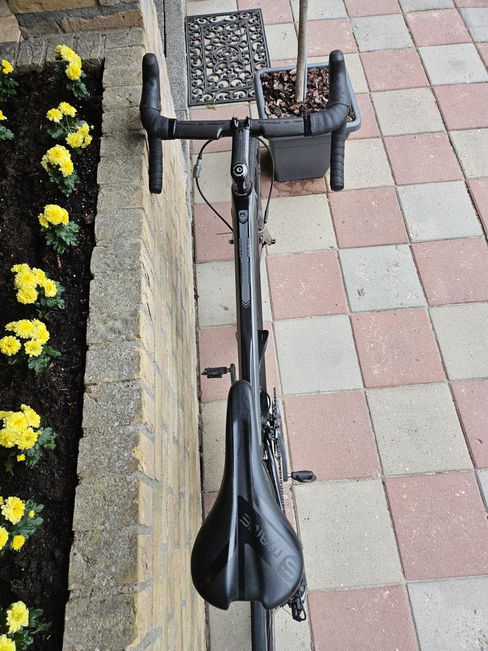 Kuota Kougar full carbon racer met Ultegra 11-speed.