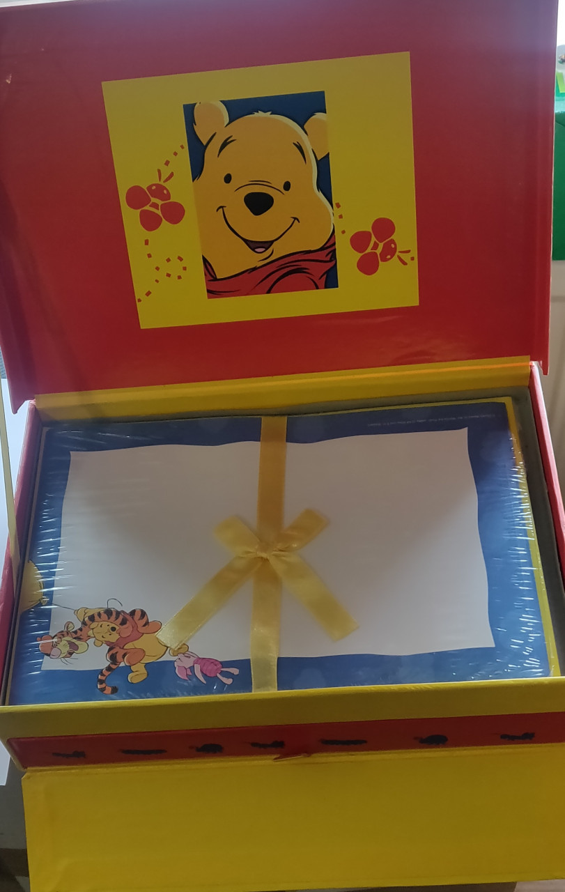 Winnie de Poeh  briefpapier + doos met lade