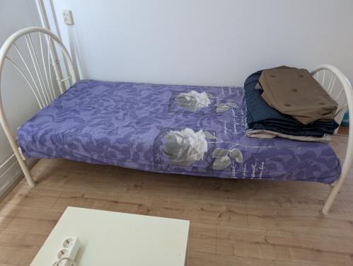 Gratis Een persoonsbed en tweepersoonsbed