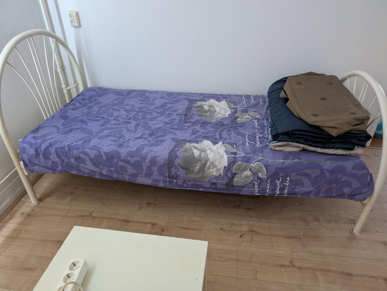 Gratis Een persoonsbed en tweepersoonsbed