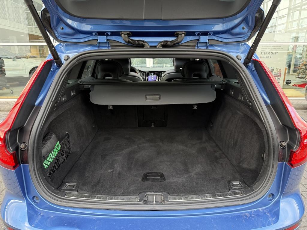 Volvo V60 t6 340pk recharge r-design| b&w sound| panodak| adap.cruise| tre