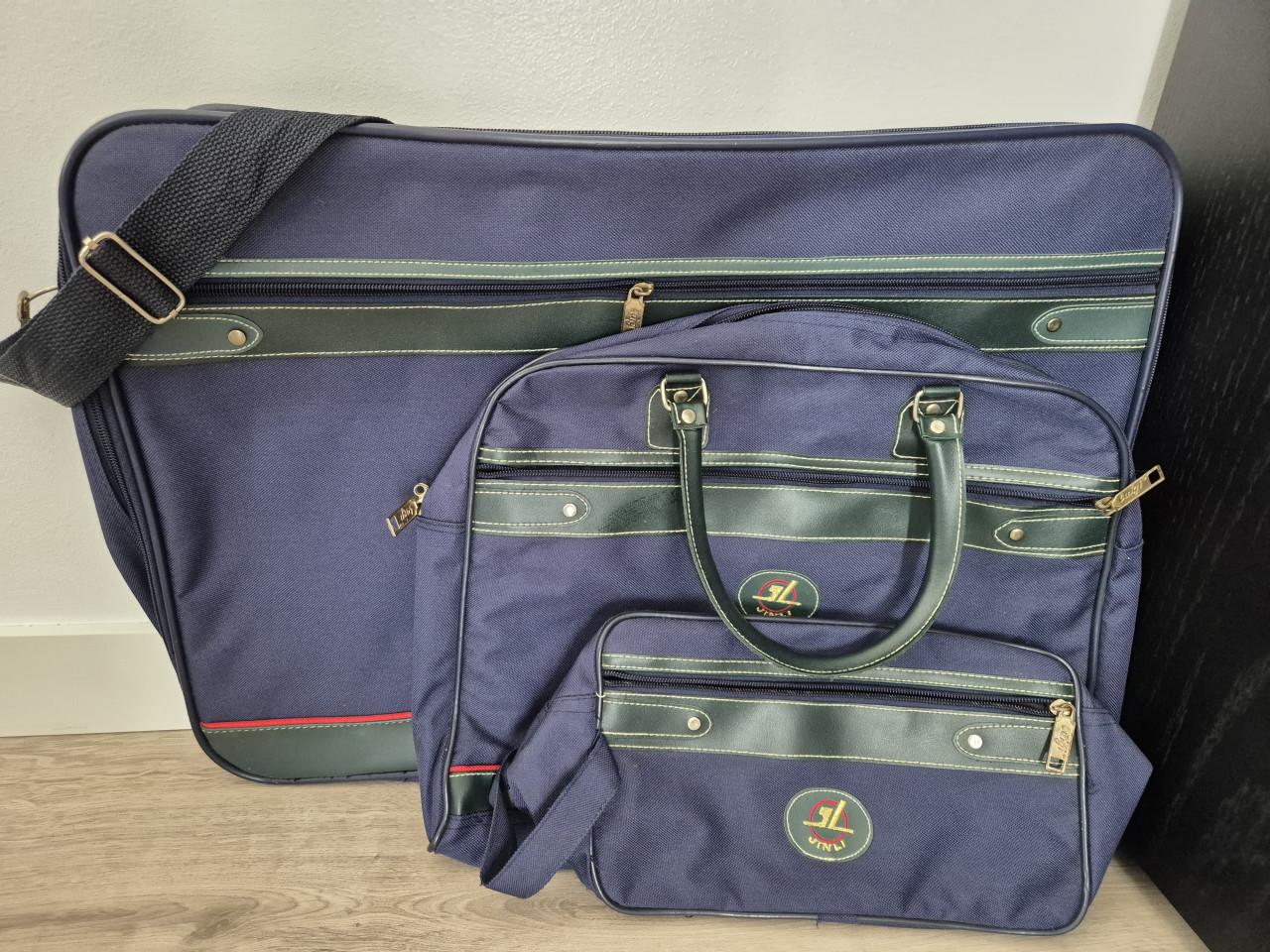 Set van 4 diverse tassen