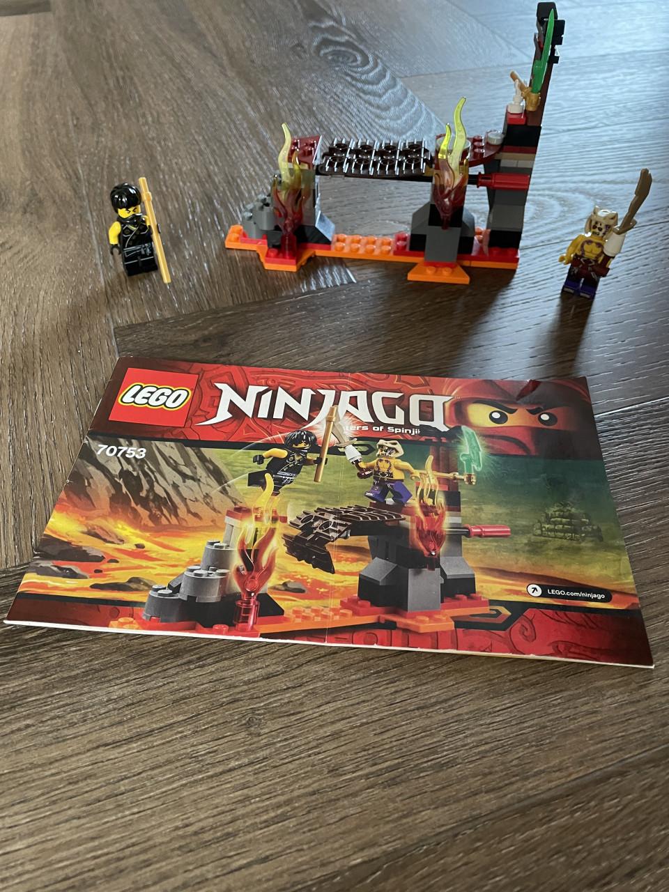 Ninjago lego: Lavastroom 70753