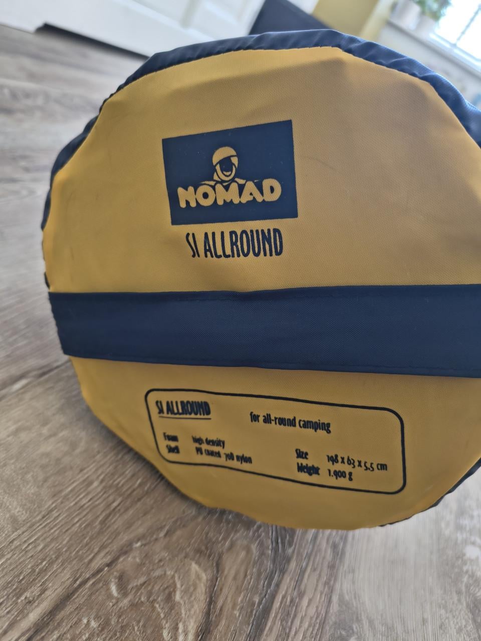 Prachtige nieuwe blauwe slaapmat van Nomad, zelfopblaasbaar.