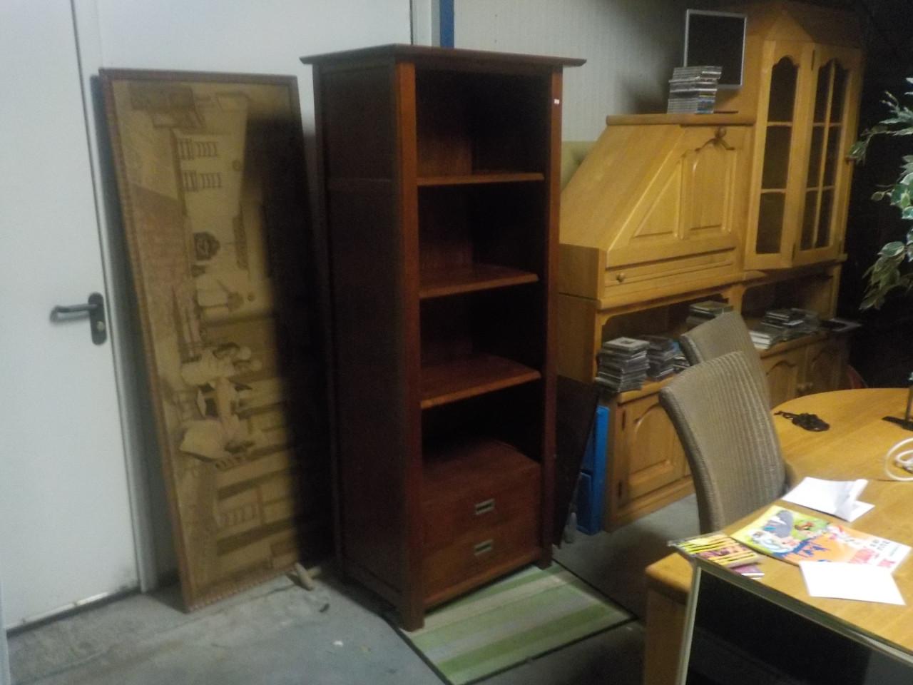 Mooie kwaliteit geheel massief dressoir in vrijwel nieuw staat