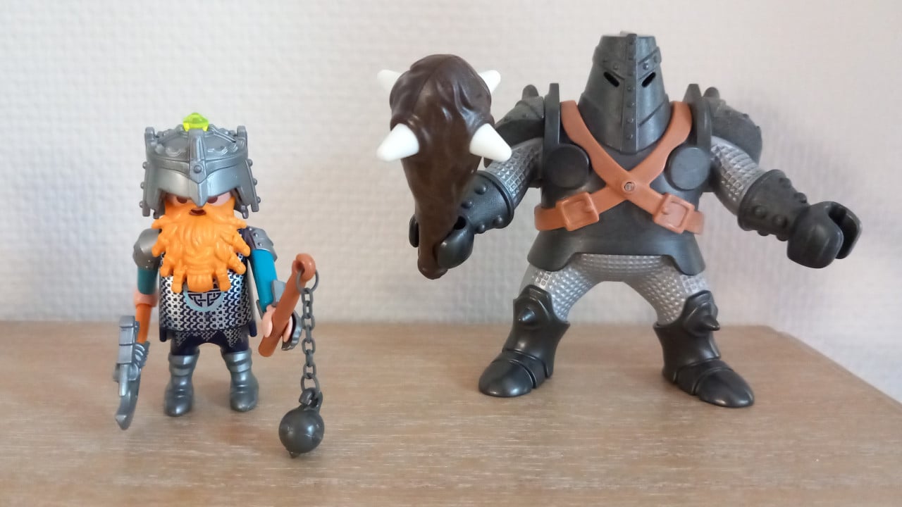 Playmobil Collosus met dwergridder in gevecht