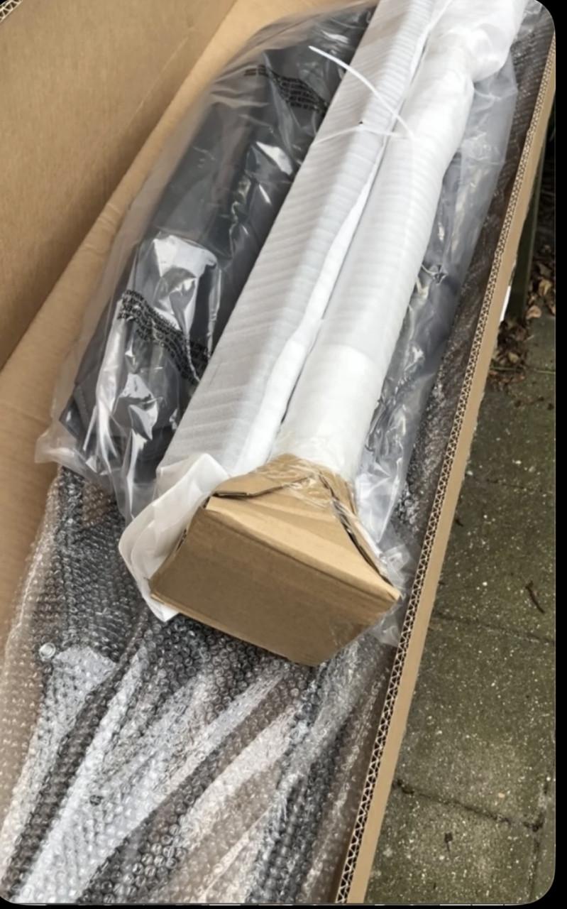 Nieuwe zweefparasol / Rond 3 meter. / Zeer fraai systeem !!