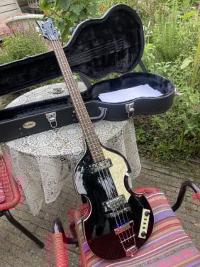 Hofner bas