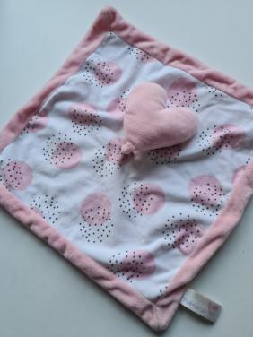 Prénatal knuffeldoekje met een roze hartvorm is een zacht doekje