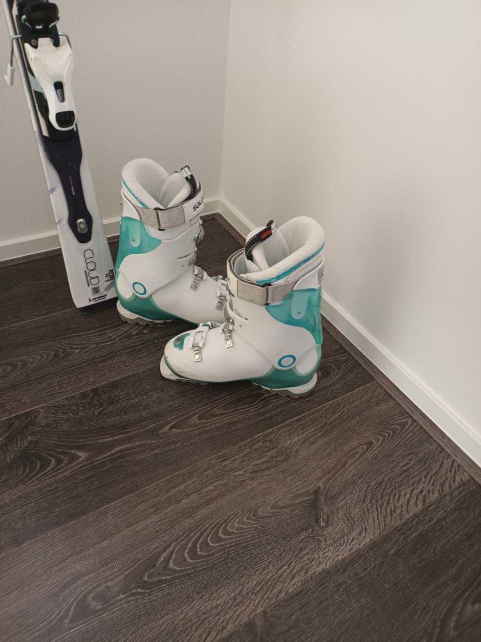 Skischoenen, dames maat 40, nieuw.