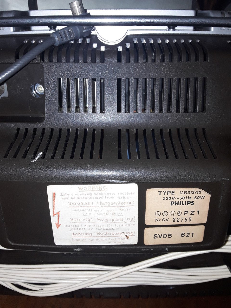 Te koop een  vintage draagbare tv Philips