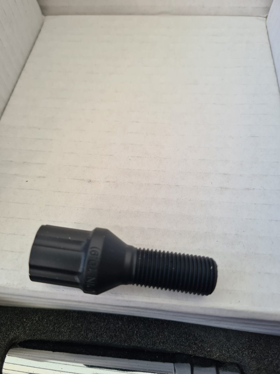 Nieuwe set wielbouten.