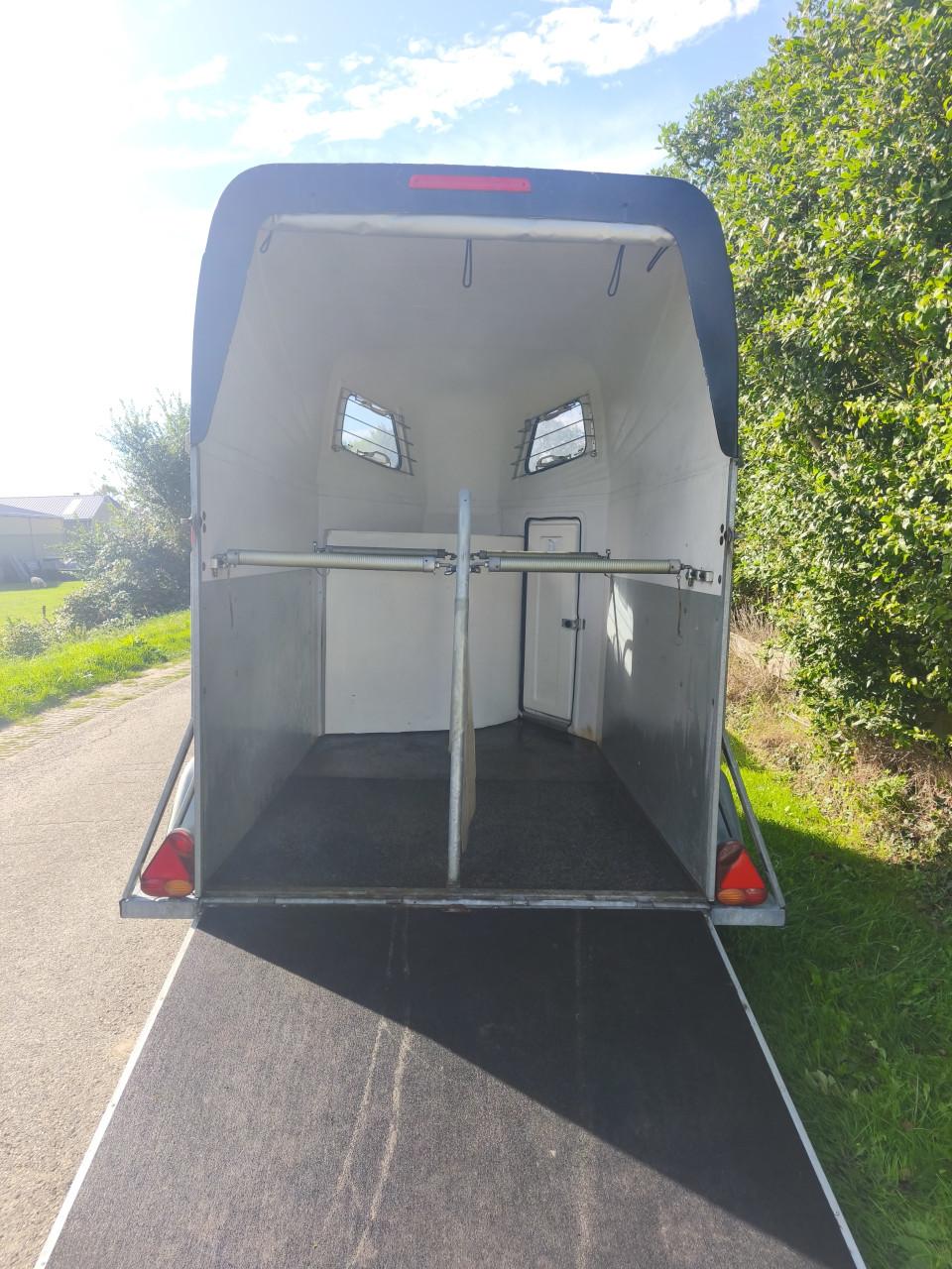 Tweepaardstrailer Hotra