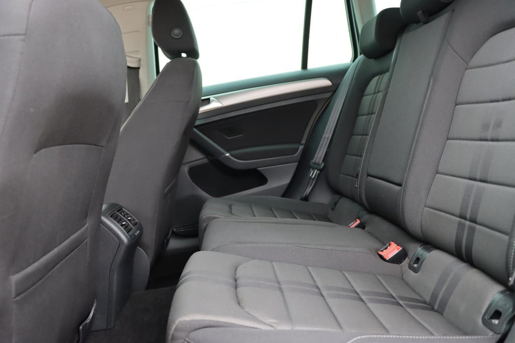 Volkswagen Golf variant 1.0 tsi business edition connected