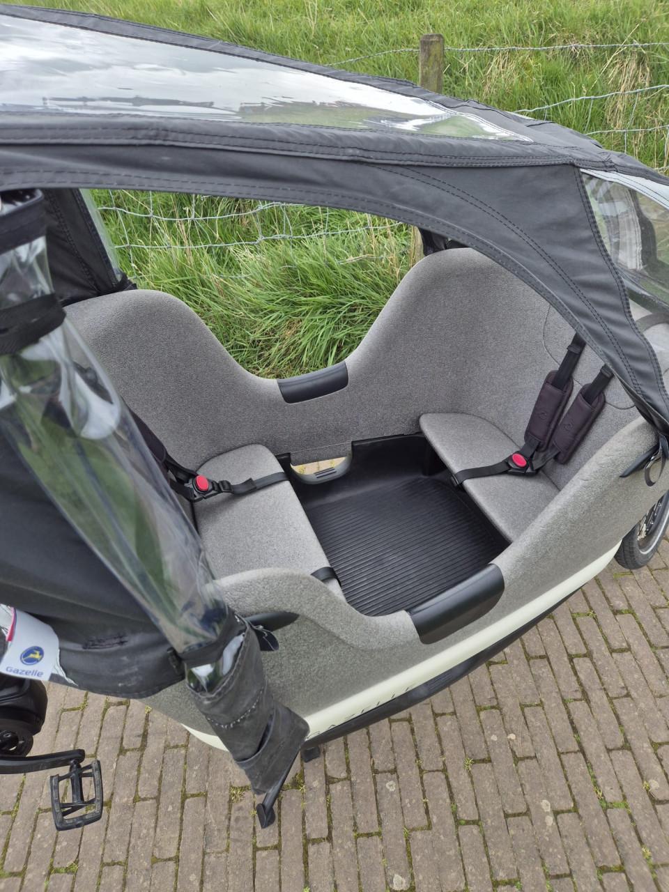 Nette Gazelle Makki Load connect met regenhuif en extra bankje!