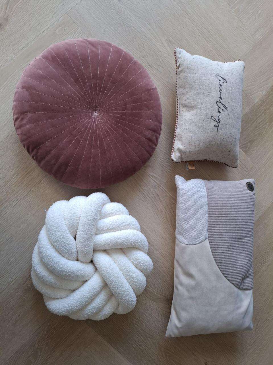 Kussens €8 per stuk