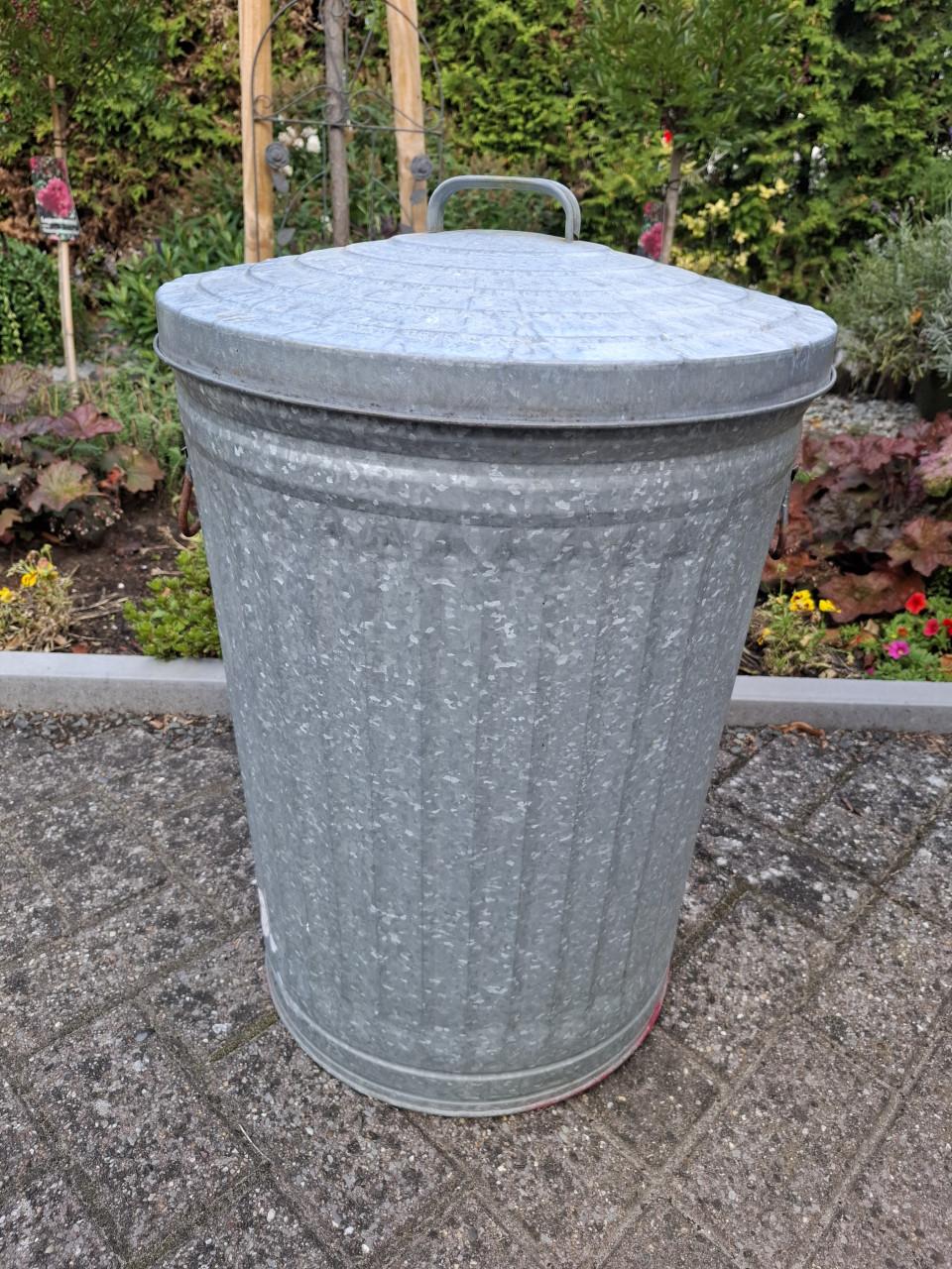 Zinken vuilnisbak