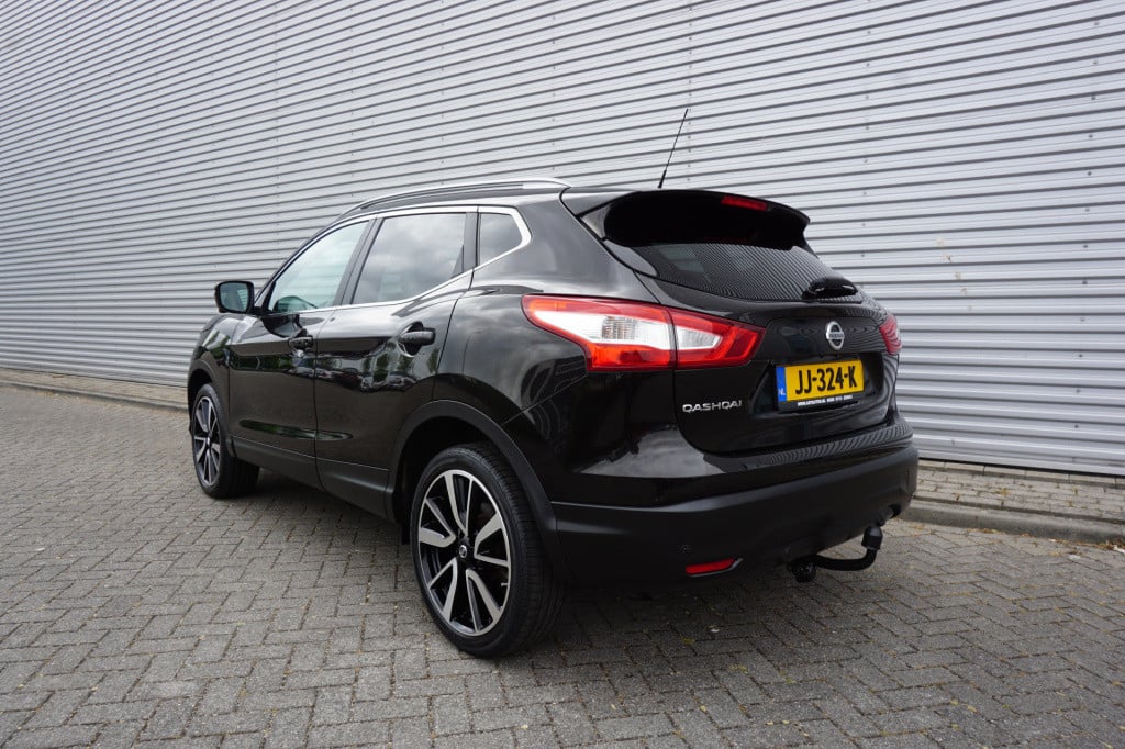 Nissan Qashqai 1.2 tekna climate / navi / camera / pano. / cruise / trekhaa