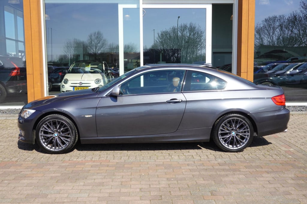 BMW 3-serie coupé 320i corporate lease business line sport
