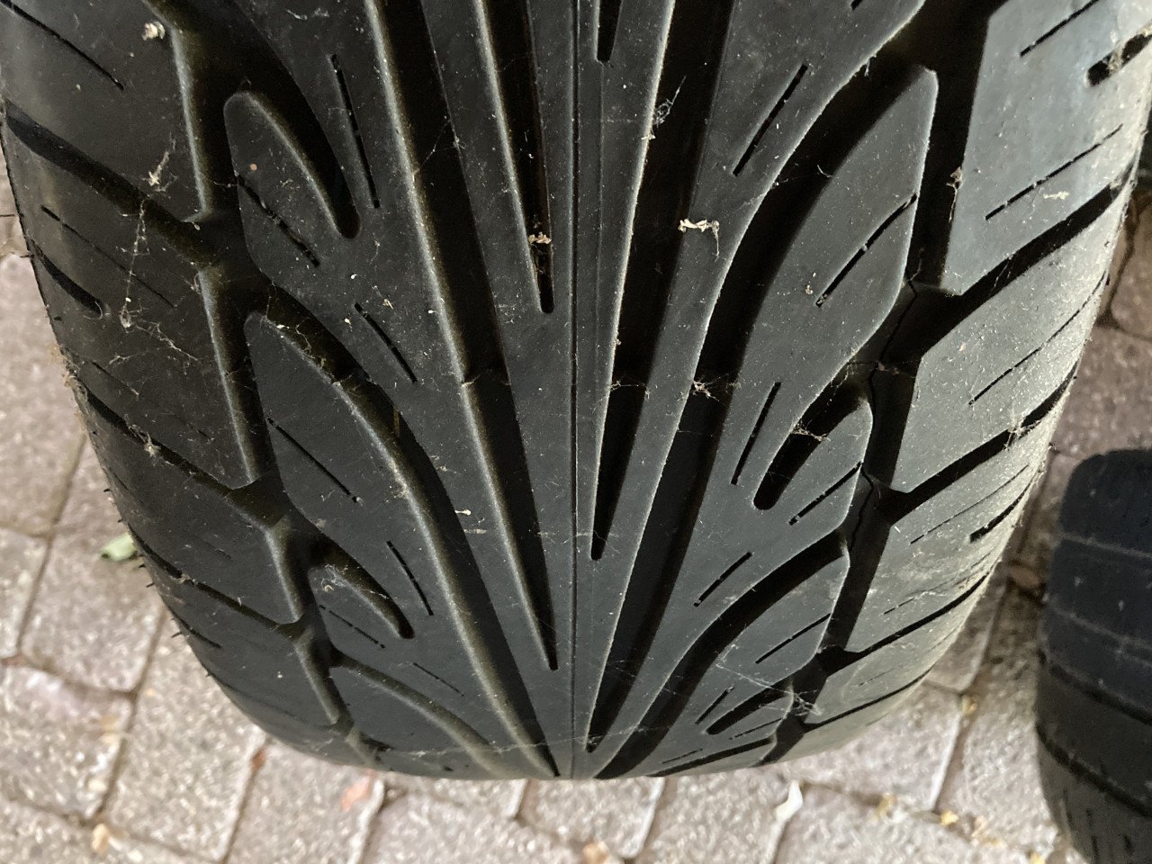Zomerbanden 225/40 R18 92W XL  totaal 6 stuks !  zie tekst