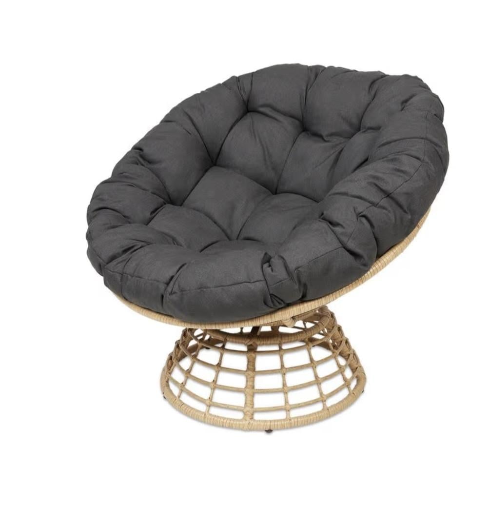 2 vrijwel nieuwe Rotan Loungestoelen