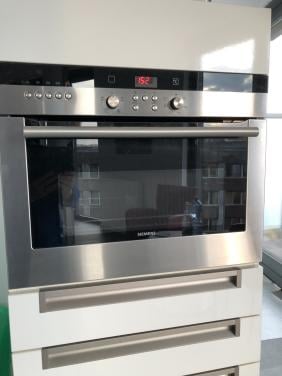 Gereserveerd.  Inbouw magnetron/oven Siemens.