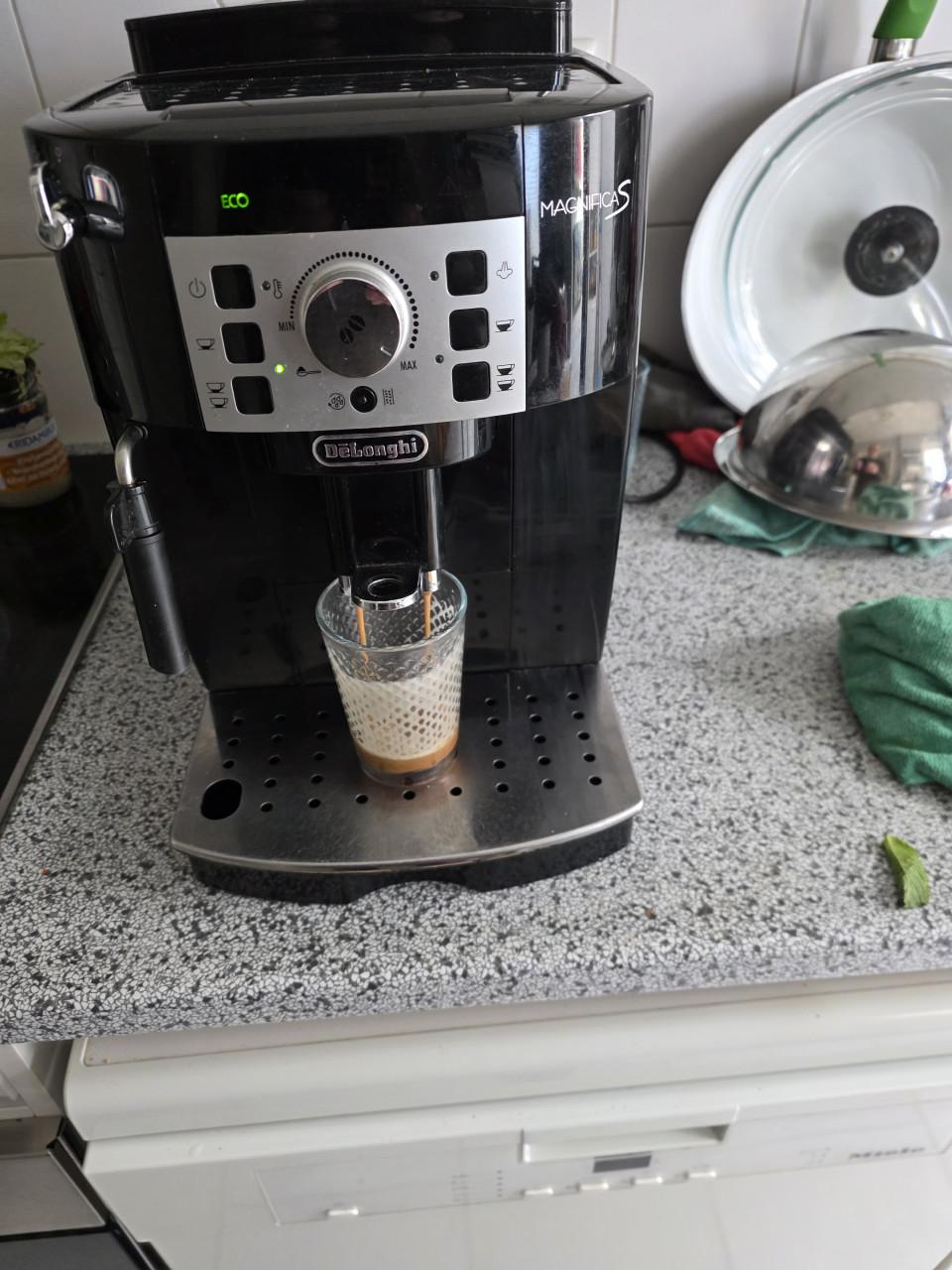 Te koop koffieapparaat in goede staat lekt kleinebijte