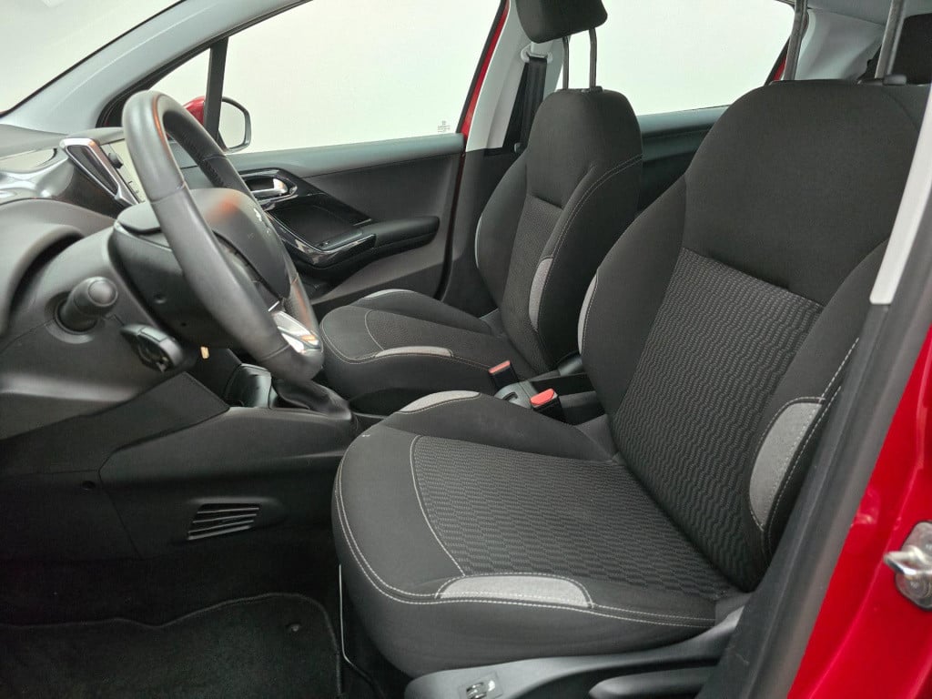 Peugeot 208 occasion met cruisecontrol en veel ruimte ook achterin | tweede