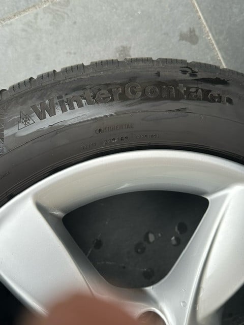 Set 17" Audi velgen met 225/55/17 Continental winterbanden