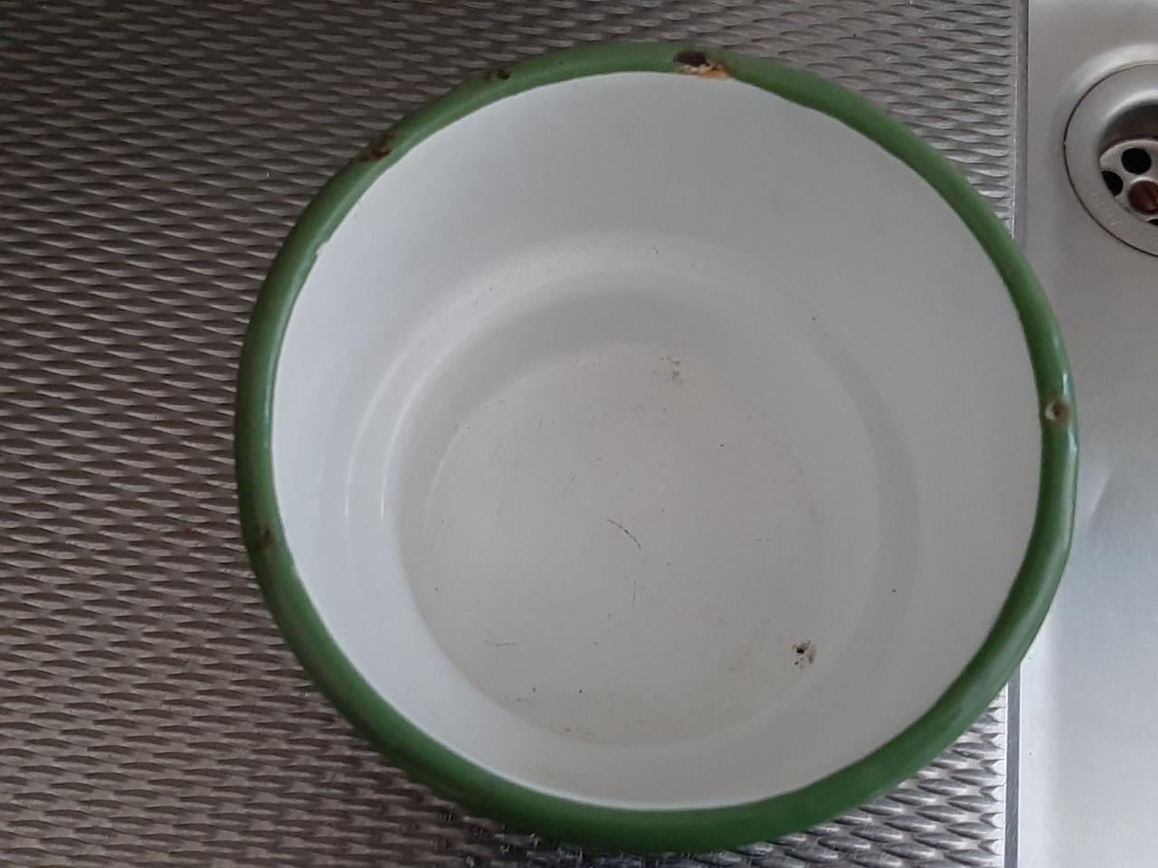 Zeep zand en soda emaile rekje