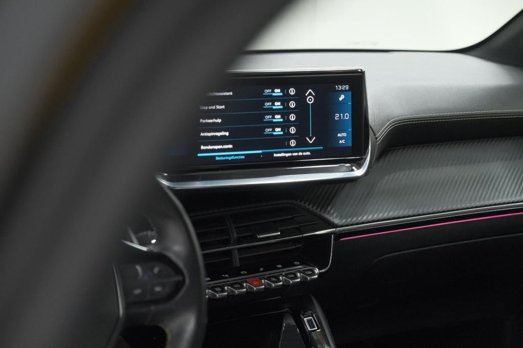 Peugeot 208 puretech 100 eat8 gt-line | camera | keyless entry | navigatie 