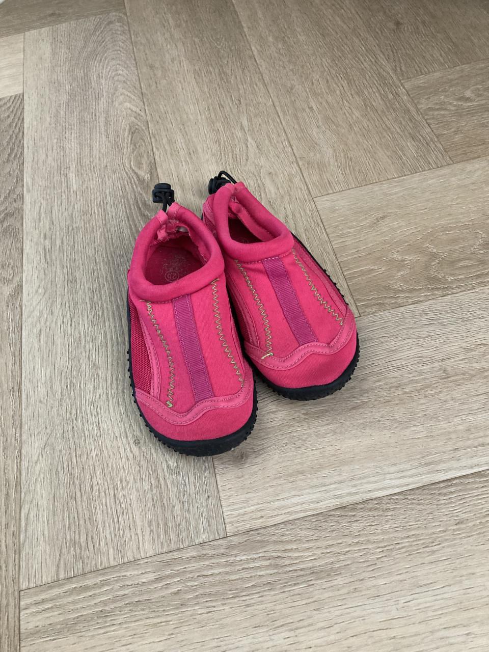 Waterschoenen maat 25