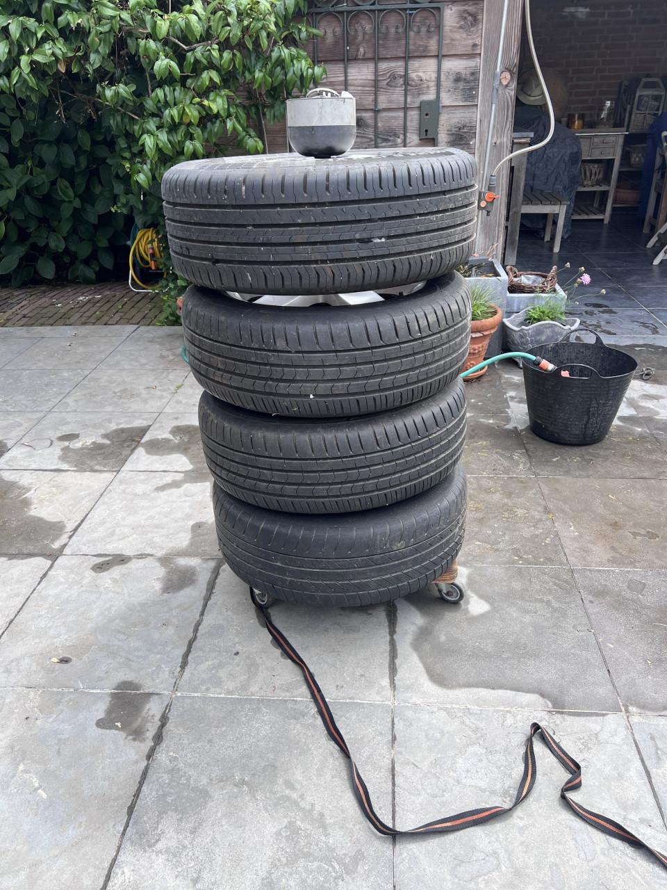Autobanden (zomer) Te Koop