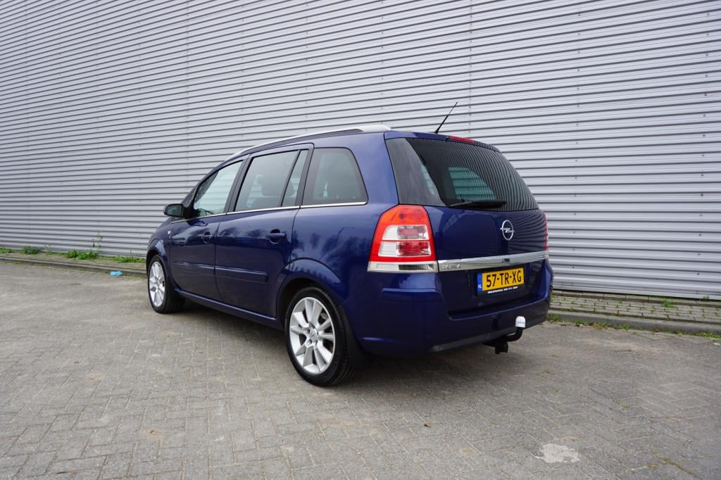 Opel Zafira 1.8 cosmo airco / cruise / elektr. ramen / parkeers. / trekhaak
