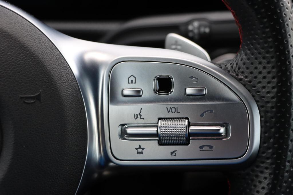 Mercedes-Benz A-Klasse 180 business solution amg 136pk automaat
