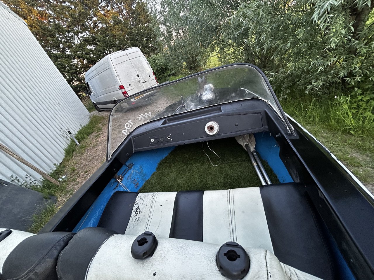 Polyester boot met motor en trailer!