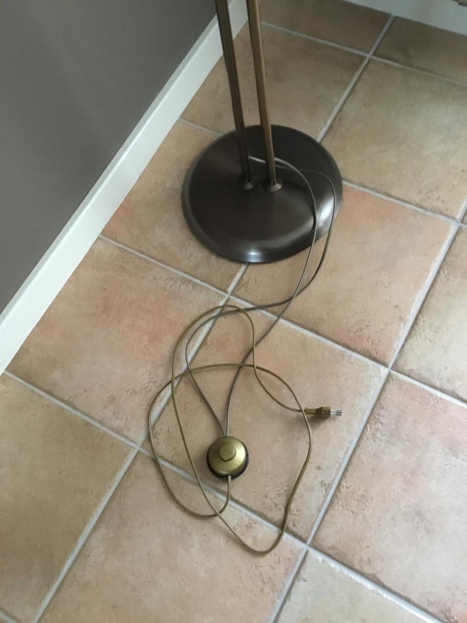 Vloerlamp.  Brons.