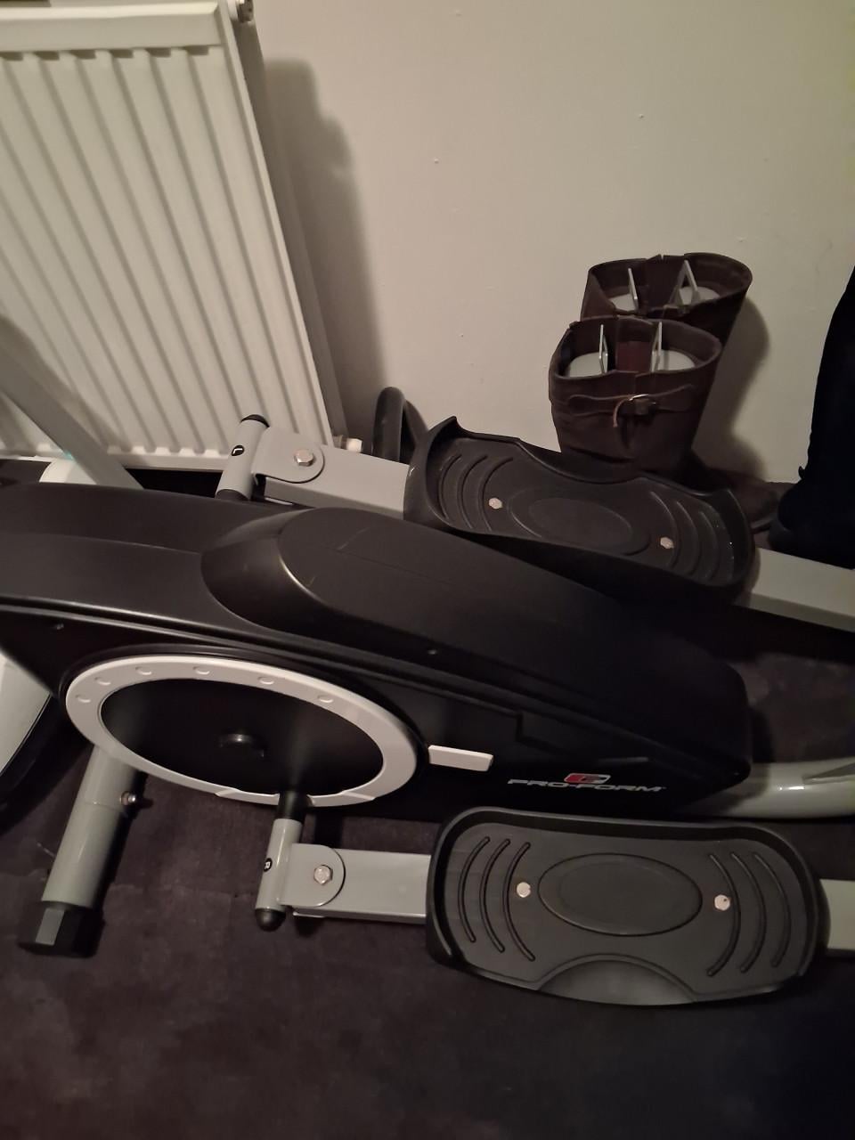 CROSS TRAINER