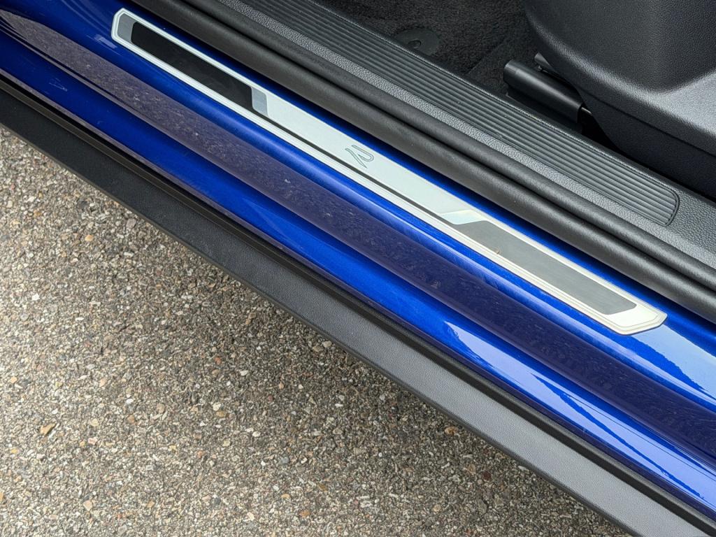 Volkswagen T-roc 1.5 tsi 150pk dsg r-line | trekhaak | camera | keyless | e