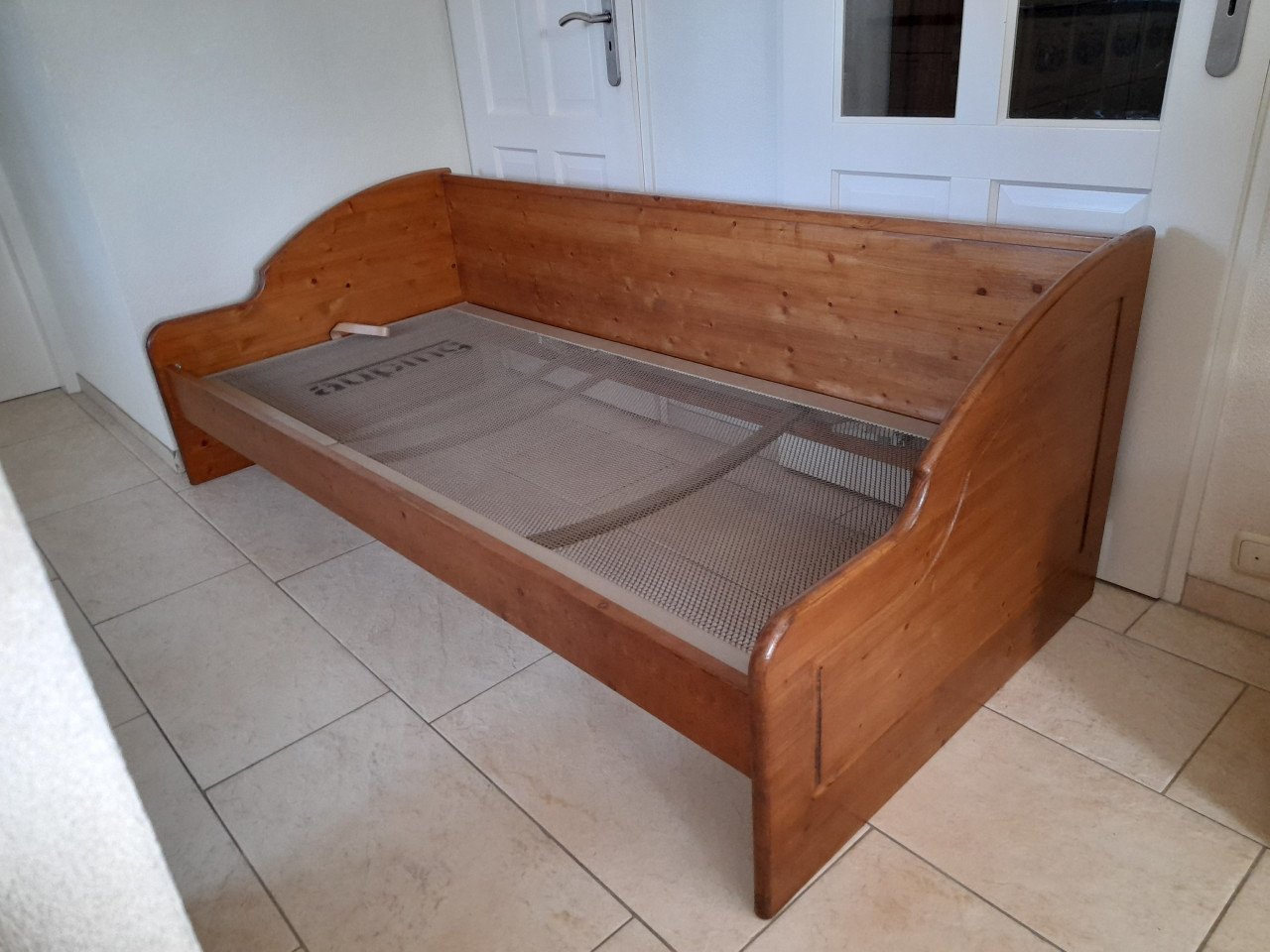 1 persoons bed 90 x 200 ( in goede staat ) met verstelbare Auping bodem!
