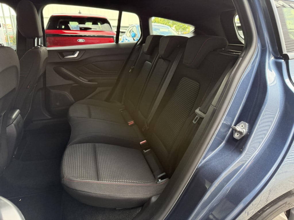 Ford Focus wagon 1.0 ecoboost hybrid st line style 17'' lmv | trekhaak | ke