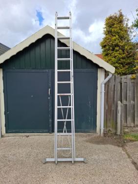 Aluminium ladder
