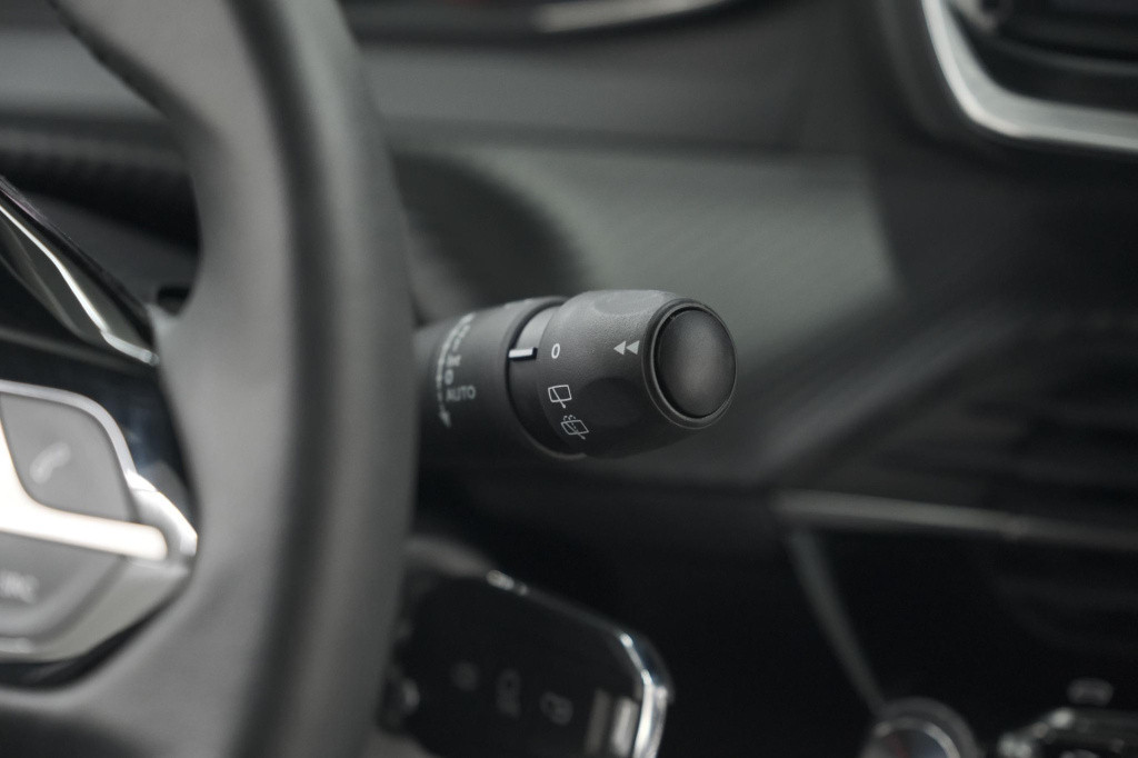 Peugeot 2008 puretech 130 eat8 allure | camera | navigatie | apple carplay 