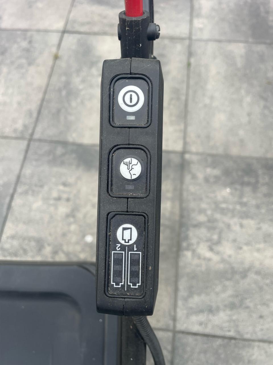 Gazonmaaier Makita met 2 accu’s 18v