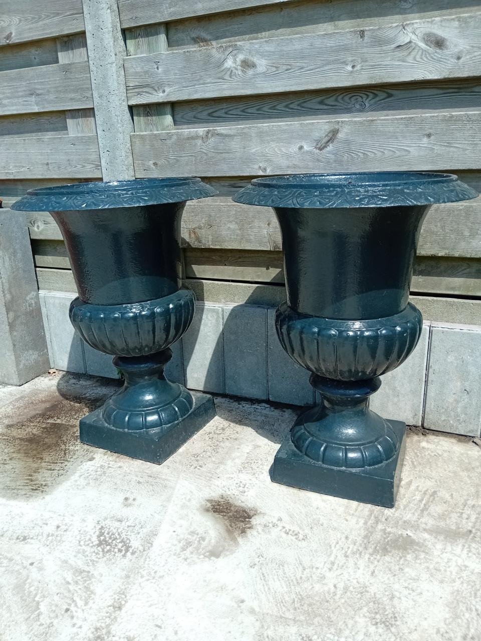 Gietijzeren bloempot voor tuin