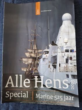 Vlaggen – Koninklijke Marine 525 jaar –zie foto’s Collectors item –