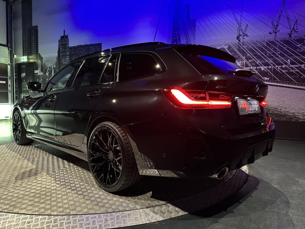 BMW 3-serie touring 330e xdrive *pano*360camera*sportstoelen*laser*
